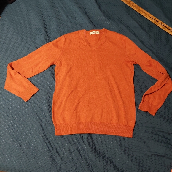 Old Navy Men's V-Neck Sweater in  Orange - Picture 4 of 4
